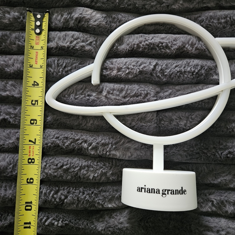 Ariana Grande R.E.M. Saturn Neon Desk Light Cloud Socks 34+35 Mug & Cloud Box - Picture 6 of 14